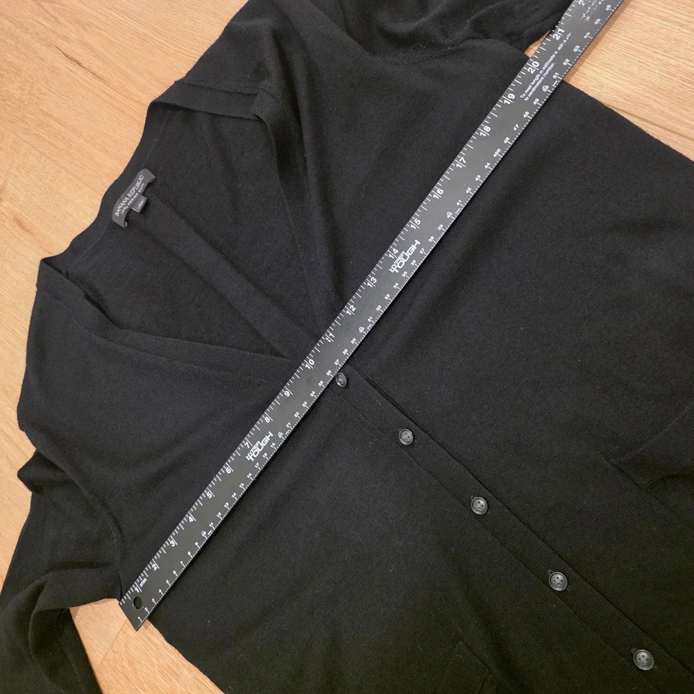 Banana Republic Mens Black 100% Merino Wool V-Neck Button Cardigan Sweater M